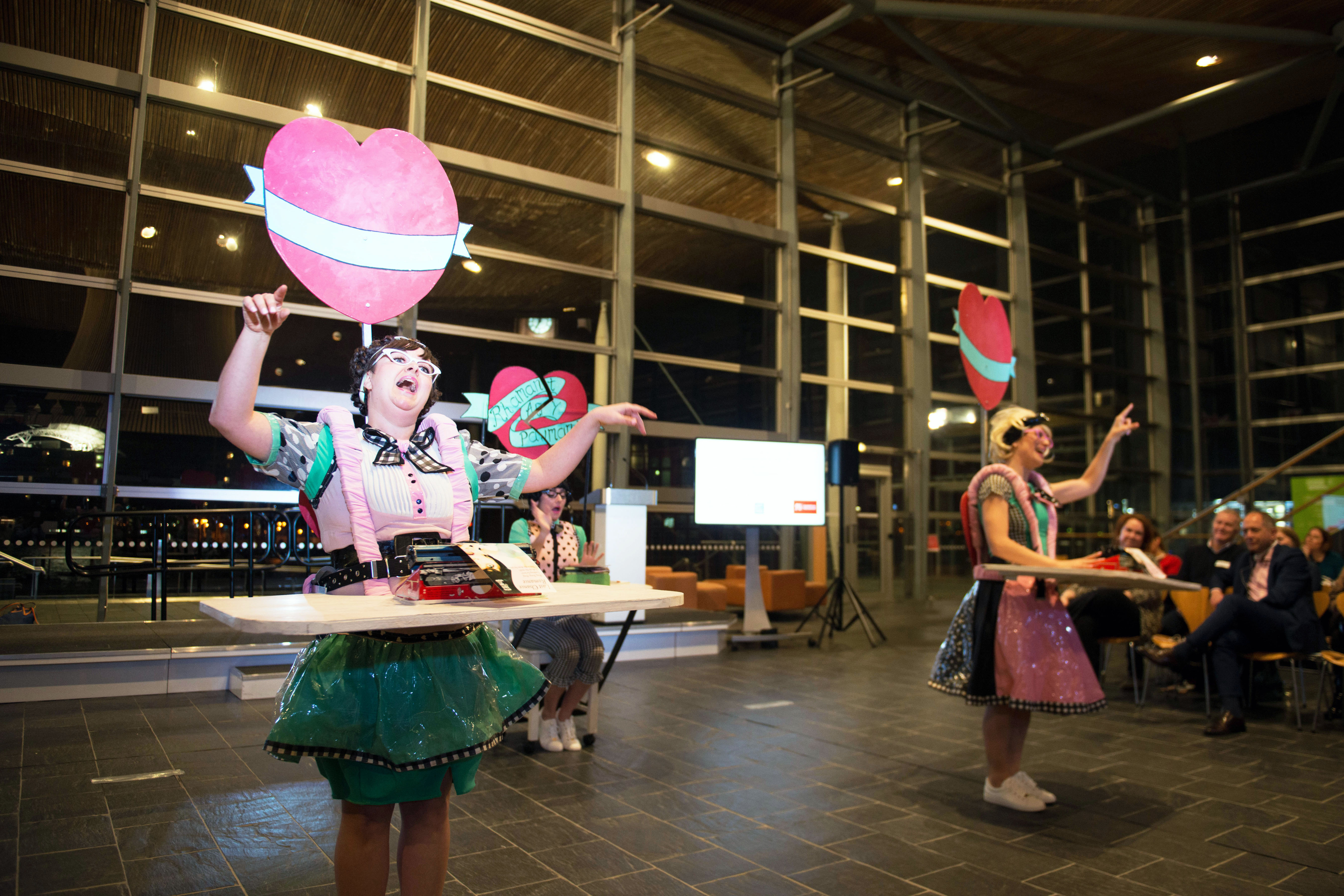 Kitsch & Sync performing Rhamant ar y Palmant at Art @ the Senedd